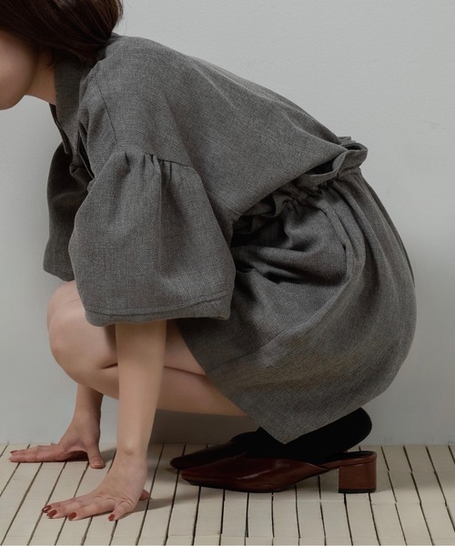 lawgy(ラウジー)の「volume sleeve waist gather combinaison / ボリュームスリーブウエストギャザーコンビネゾン(つなぎ/オールインワン・レディース・グレー/ベージュ・FREE)」の14枚目の写真