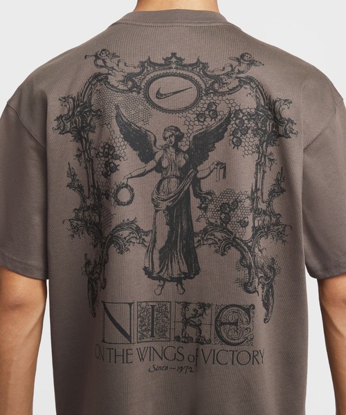 NIKE（ナイキ）の「NIKE AS U NSW TEE M90 OC WINGS VICT / ナイキ NSW M90 OC ウィングス VICT S/S Tシャツ 【SP】（Tシャツ/カットソー・メンズ・ブラウン/ホワイト・S/M/L/XL/XXL）」の10枚目の写真