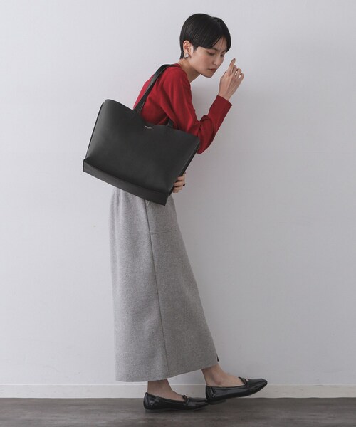 OPAQUE.CLIP（オペークドットクリップ）の「【2WAY/A4サイズ対応】シュリンク合皮トートバッグ（トートバッグ・レディース・ベージュ/ブラック・00）」の4枚目の写真