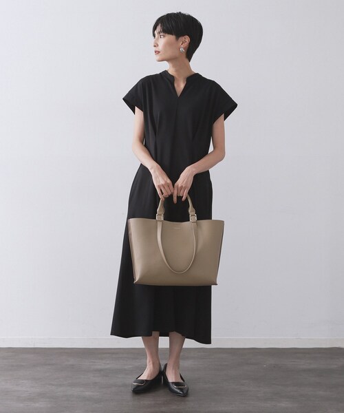 OPAQUE.CLIP（オペークドットクリップ）の「【2WAY/A4サイズ対応】シュリンク合皮トートバッグ（トートバッグ・レディース・ベージュ/ブラック・00）」の8枚目の写真