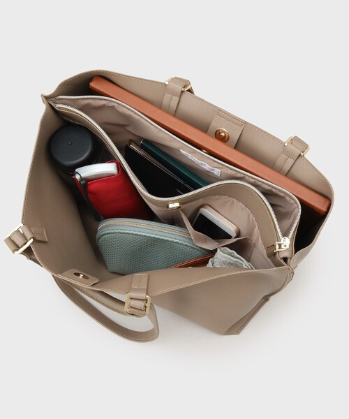 OPAQUE.CLIP（オペークドットクリップ）の「【2WAY/A4サイズ対応】シュリンク合皮トートバッグ（トートバッグ・レディース・ベージュ/ブラック・00）」の16枚目の写真