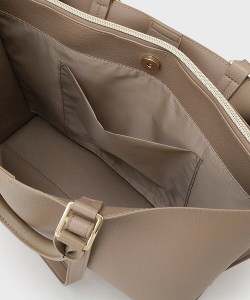 OPAQUE.CLIP（オペークドットクリップ）の「【2WAY/A4サイズ対応】シュリンク合皮トートバッグ（トートバッグ・レディース・ベージュ/ブラック・00）」の18枚目の写真