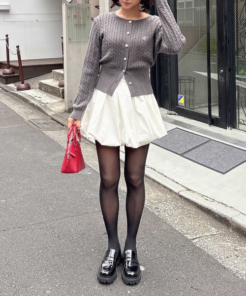 SOELA(ソエラ)の「胸刺繍金ボタンケーブルニットカーディガン/A(カーディガン/ボレロ・レディース・ライトグレー/ネイビー/ブラック/チャコールグレー・M)」の21枚目の写真