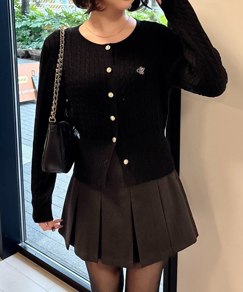 SOELA(ソエラ)の「胸刺繍金ボタンケーブルニットカーディガン/A(カーディガン/ボレロ・レディース・ライトグレー/ネイビー/ブラック/チャコールグレー・M)」の17枚目の写真
