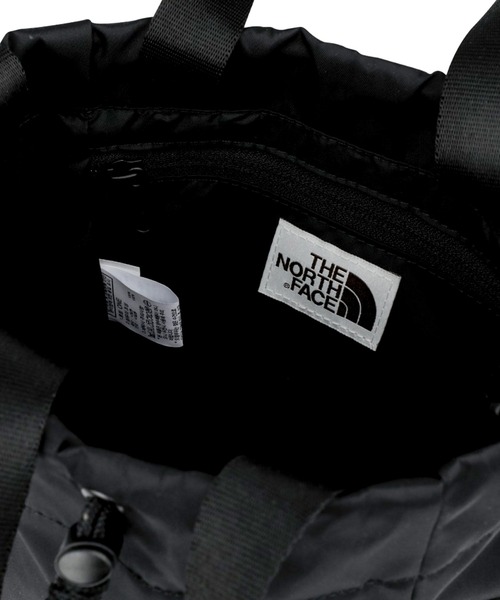THE NORTH FACE(ザノースフェイス)の「TNF/WL-BUCKET BAG MINI-25(ショルダーバッグ・メンズ・ブラック/ホワイト・FREE)」の6枚目の写真