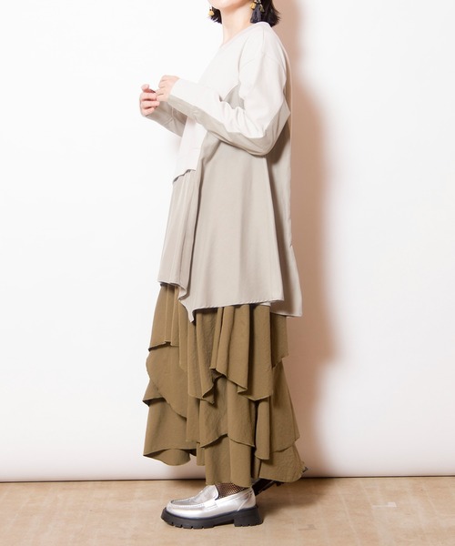 OSMOSIS(オズモーシス)の「切替フレアープルオーバー(Tシャツ/カットソー・レディース・グレー/ライトベージュ/ブラック・ONE SIZE)」の10枚目の写真