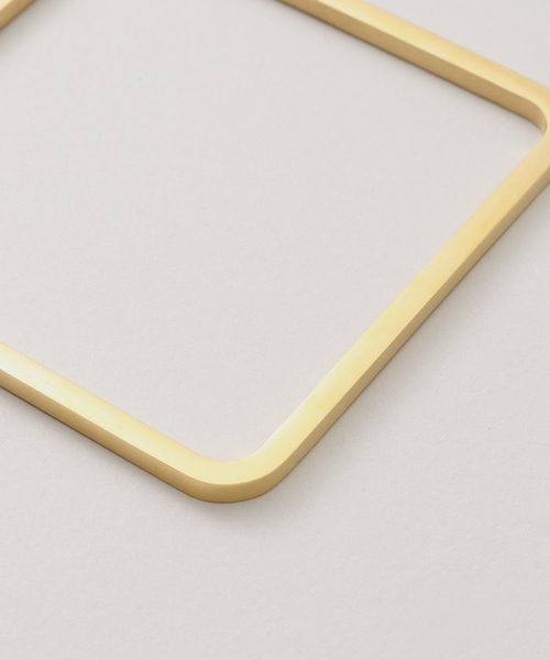 SLOBE IENA（スローブイエナ）の「HARPIE/ハーピー スクエアバングル LEE（ブレスレット・レディース・ゴールド・FREE）」の4枚目の写真