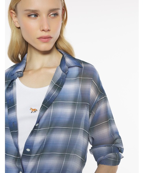 Maison Kitsune（メゾンキツネ）の「FLUID CASUAL SHIRT（シャツ/ブラウス・レディース・ブルー・34/36/38）」の6枚目の写真