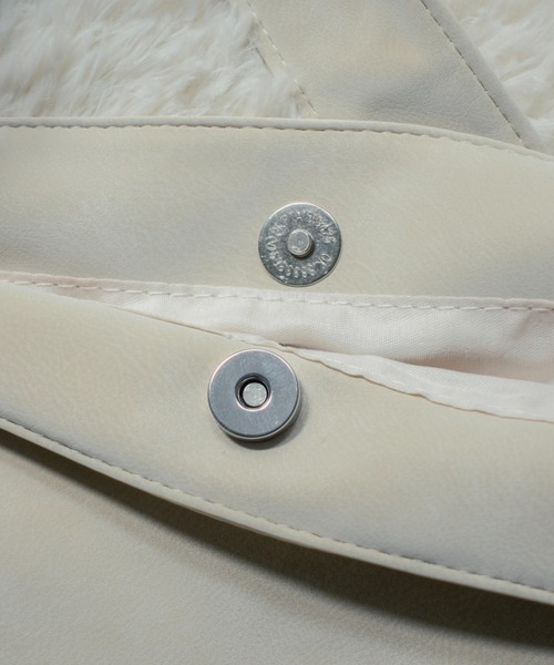 on:nue（オンニュ）の「【on:nue】ミニポーチ付きスエードライクトートバッグ（トートバッグ・レディース・アイボリー/カーキ/ブラック・FREE）」の13枚目の写真