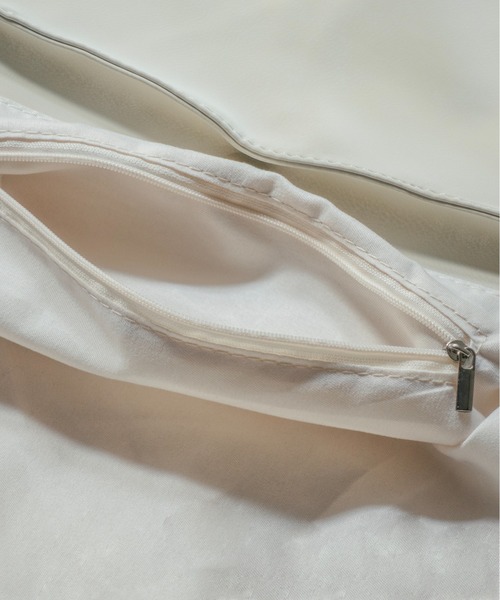 on:nue（オンニュ）の「【on:nue】ミニポーチ付きスエードライクトートバッグ（トートバッグ・レディース・アイボリー/カーキ/ブラック・FREE）」の15枚目の写真