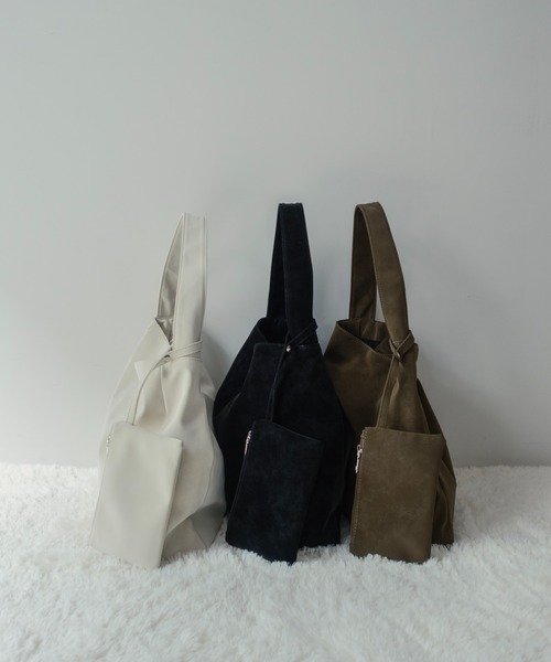 on:nue（オンニュ）の「【on:nue】ミニポーチ付きスエードライクトートバッグ（トートバッグ・レディース・アイボリー/カーキ/ブラック・FREE）」の8枚目の写真