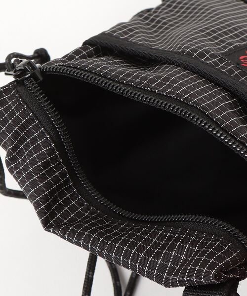 Overland(オーバーランド)の「【OverLand EQUIPMENT/オーバーランドイクイップメント】MINI SACOCHE / ミニ サコッシュ(ボディバッグ/ウエストポーチ・メンズ・ブラック/ホワイト・FREE)」の3枚目の写真