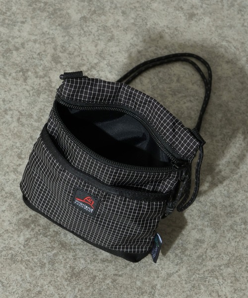 Overland(オーバーランド)の「【OverLand EQUIPMENT/オーバーランドイクイップメント】MINI SACOCHE / ミニ サコッシュ(ボディバッグ/ウエストポーチ・メンズ・ブラック/ホワイト・FREE)」の10枚目の写真