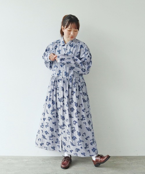 PAR ICI(パーリッシィ)の「ストライプお花プリント ギャザーワンピース(ワンピース・レディース・ブルー・FREE)」の1枚目の写真