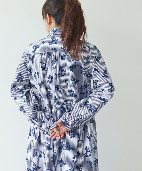 PAR ICI(パーリッシィ)の「ストライプお花プリント ギャザーワンピース(ワンピース・レディース・ブルー・FREE)」の14枚目の写真