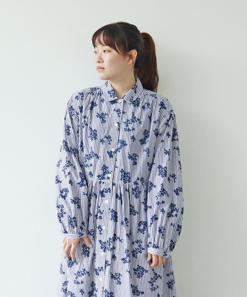 PAR ICI(パーリッシィ)の「ストライプお花プリント ギャザーワンピース(ワンピース・レディース・ブルー・FREE)」の6枚目の写真