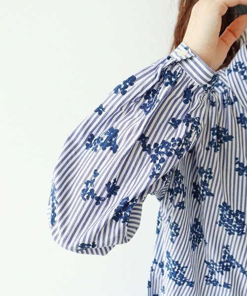 PAR ICI(パーリッシィ)の「ストライプお花プリント ギャザーワンピース(ワンピース・レディース・ブルー・FREE)」の16枚目の写真