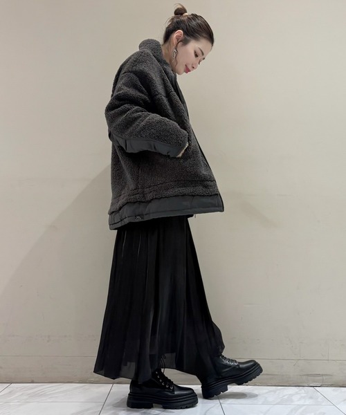 Green　Parks（グリーンパークス）の「異素材コンビスタンドボアブルゾン（ブルゾン・レディース・チャコールグレー/アイボリー/キャメル・FREE）」の5枚目の写真