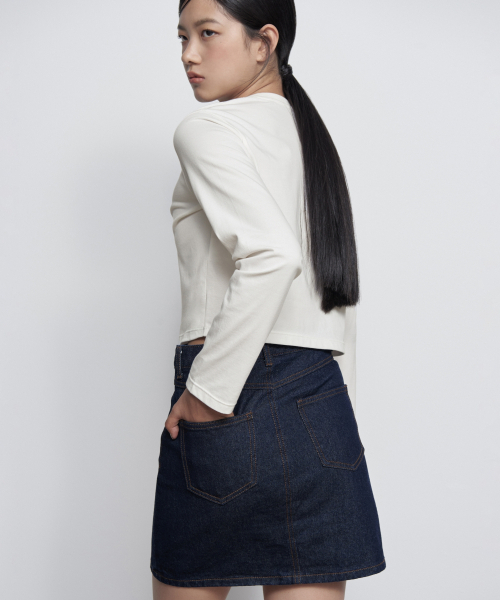 MUSINSA STANDARD WOMAN（ムシンサスタンダードウーマン）の「ウィメンズデニムミニスカート[ディープインディゴ]（スカート・レディース・その他・SMALL/MEDIUM/LARGE/X-SMALL）」の4枚目の写真