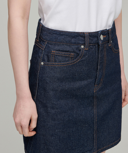MUSINSA STANDARD WOMAN（ムシンサスタンダードウーマン）の「ウィメンズデニムミニスカート[ディープインディゴ]（スカート・レディース・その他・SMALL/MEDIUM/LARGE/X-SMALL）」の8枚目の写真