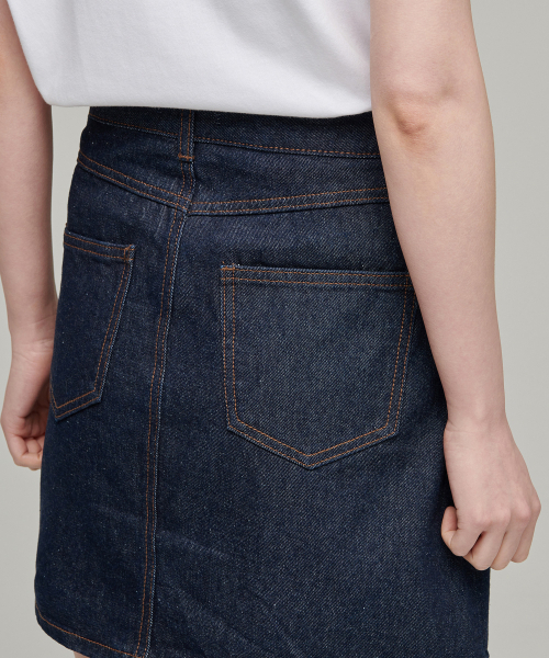 MUSINSA STANDARD WOMAN（ムシンサスタンダードウーマン）の「ウィメンズデニムミニスカート[ディープインディゴ]（スカート・レディース・その他・SMALL/MEDIUM/LARGE/X-SMALL）」の9枚目の写真