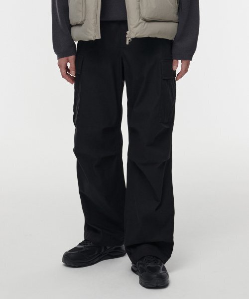 MUSINSA STANDARD（ムシンサスタンダード）の「コットンパラシュートカーゴパンツ[ブラック]（スウェットパンツ・メンズ・その他・40/31/33/26/27/28/29/38/42/36/34/32/30）」の13枚目の写真