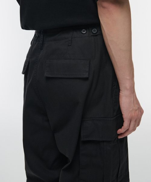 MUSINSA STANDARD（ムシンサスタンダード）の「コットンパラシュートカーゴパンツ[ブラック]（スウェットパンツ・メンズ・その他・40/31/33/26/27/28/29/38/42/36/34/32/30）」の19枚目の写真