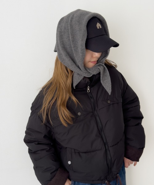 CANAL JEAN（キャナルジーン）の「El mar　ウールトライアングルスカーフ（バンダナ/スカーフ・レディース・ネイビー/ブラウン/グレー・ONE SIZE）」の2枚目の写真