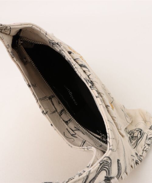 Desigual（デシグアル）の「グラフィティプリント ミニショルダーバッグ（ショルダーバッグ・レディース・ホワイト・FREE）」の4枚目の写真