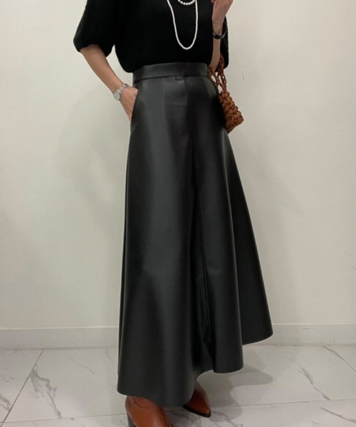 ONEP STAR(ワンピスター)の「フェイクレザーAラインスカート(スカート・レディース・ブラック/チョコ・LARGE/MEDIUM/SMALL)」の13枚目の写真