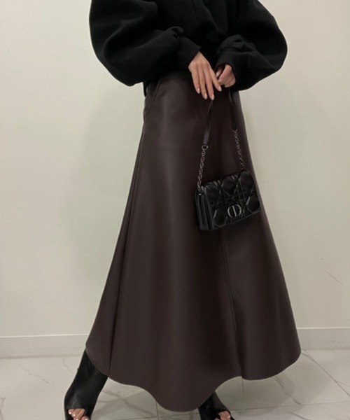 ONEP STAR(ワンピスター)の「フェイクレザーAラインスカート(スカート・レディース・ブラック/チョコ・LARGE/MEDIUM/SMALL)」の4枚目の写真