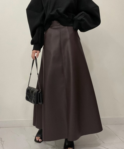ONEP STAR(ワンピスター)の「フェイクレザーAラインスカート(スカート・レディース・ブラック/チョコ・LARGE/MEDIUM/SMALL)」の5枚目の写真