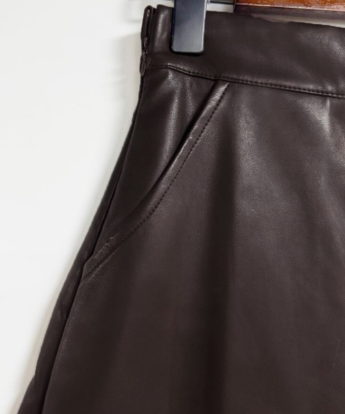 ONEP STAR(ワンピスター)の「フェイクレザーAラインスカート(スカート・レディース・ブラック/チョコ・LARGE/MEDIUM/SMALL)」の7枚目の写真