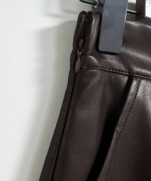 ONEP STAR(ワンピスター)の「フェイクレザーAラインスカート(スカート・レディース・ブラック/チョコ・LARGE/MEDIUM/SMALL)」の3枚目の写真