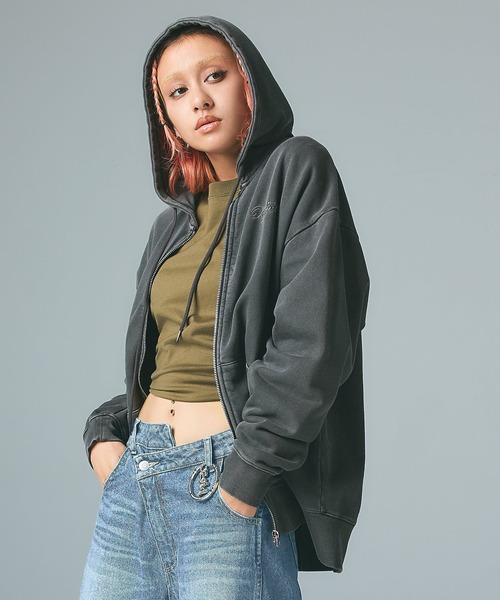 X-girl（エックスガール）の「PIGMENT DYED FACE AND LOGO SQUARE PATCH ZIP UP SWEAT HOODIE（パーカー・レディース・ブラック/オリーブ/ピンク・S/M）」の7枚目の写真