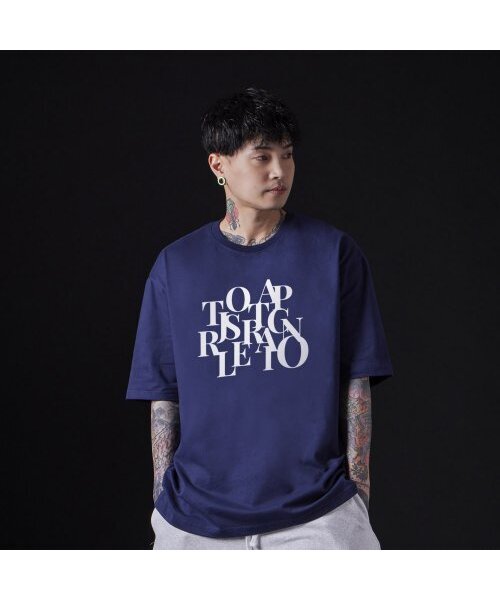 ASTRAL PROJECTION（アストラルプロジェクション）の「[オーバーサイズ]ビッグロゴ13番手綿ラウンドネック半袖Tシャツ_ネイビー（Tシャツ/カットソー・メンズ・その他・X-LARGE/XX-LARGE/LARGE/MEDIUM）」の2枚目の写真