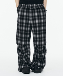 TUOMIO（トゥオミオ）の「FRILL LAYERED CHECK PANTS [BLACK]（その他パンツ）」