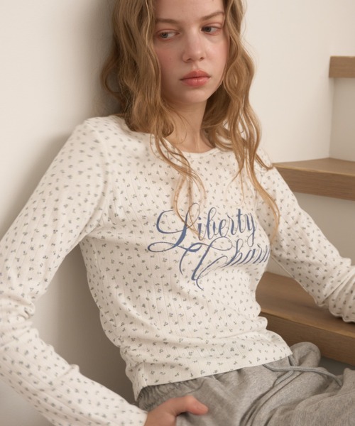 Birthday room（バースデイルーム）の「小花ロゴロンT/Small flower logo long sleeve t-shirt（Tシャツ/カットソー・レディース・アイボリー/ブルー・FREE）」の9枚目の写真