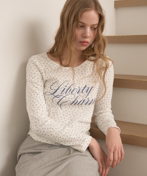 Birthday room（バースデイルーム）の「小花ロゴロンT/Small flower logo long sleeve t-shirt（Tシャツ/カットソー・レディース・アイボリー/ブルー・FREE）」の4枚目の写真