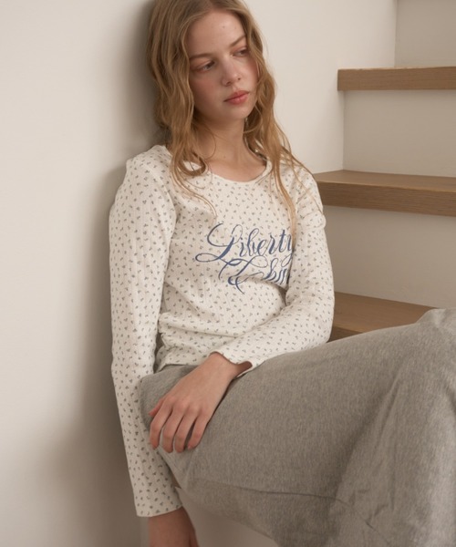 Birthday room（バースデイルーム）の「小花ロゴロンT/Small flower logo long sleeve t-shirt（Tシャツ/カットソー・レディース・アイボリー/ブルー・FREE）」の11枚目の写真