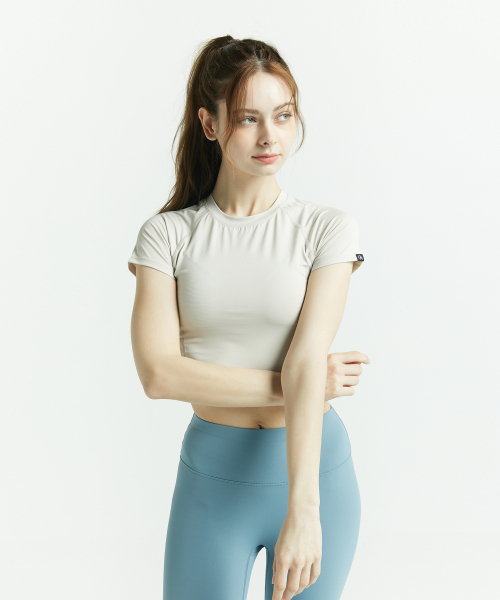 AINIFFON(アインイプオン)の「エアクーリングショートスリーブクロップトップココアベージュ(Tシャツ/カットソー・レディース・ベージュ・SMALL/MEDIUM/LARGE)」の2枚目の写真