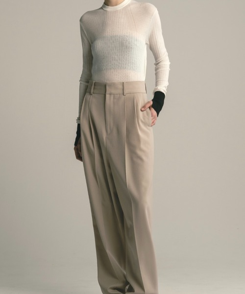 CINOH（チノ）の「WOOL TWO TUCK PANTS（その他パンツ・レディース・ベージュ/ブラック/ブルー・36/38）」の3枚目の写真