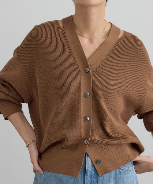 SALON adam et rope'（サロン アダム エ ロペ）の「【WEB・一部店舗限定】コットンシルクネックスリットVネックカーディガン（カーディガン/ボレロ・レディース・ブラウン/オフホワイト/グレー/ブラック・FREE）」の4枚目の写真