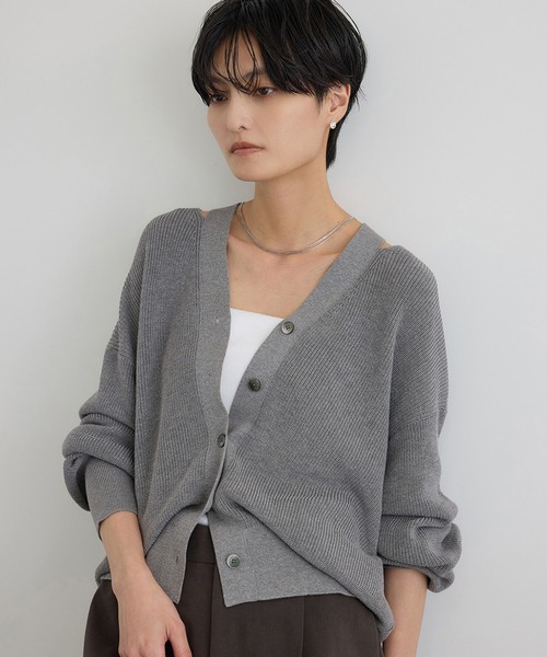 SALON adam et rope'（サロン アダム エ ロペ）の「【WEB・一部店舗限定】コットンシルクネックスリットVネックカーディガン（カーディガン/ボレロ・レディース・ブラウン/オフホワイト/グレー/ブラック・FREE）」の3枚目の写真