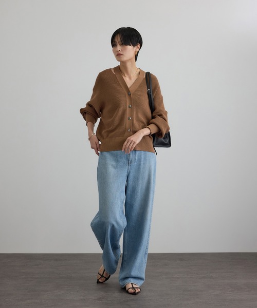 SALON adam et rope'（サロン アダム エ ロペ）の「【WEB・一部店舗限定】コットンシルクネックスリットVネックカーディガン（カーディガン/ボレロ・レディース・ブラウン/オフホワイト/グレー/ブラック・FREE）」の10枚目の写真