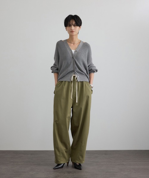 SALON adam et rope'（サロン アダム エ ロペ）の「【WEB・一部店舗限定】コットンシルクネックスリットVネックカーディガン（カーディガン/ボレロ・レディース・ブラウン/オフホワイト/グレー/ブラック・FREE）」の14枚目の写真