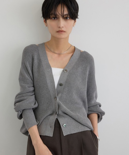 SALON adam et rope'（サロン アダム エ ロペ）の「【WEB・一部店舗限定】コットンシルクネックスリットVネックカーディガン（カーディガン/ボレロ・レディース・ブラウン/オフホワイト/グレー/ブラック・FREE）」の16枚目の写真