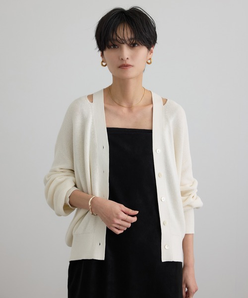 SALON adam et rope'（サロン アダム エ ロペ）の「【WEB・一部店舗限定】コットンシルクネックスリットVネックカーディガン（カーディガン/ボレロ・レディース・ブラウン/オフホワイト/グレー/ブラック・FREE）」の20枚目の写真