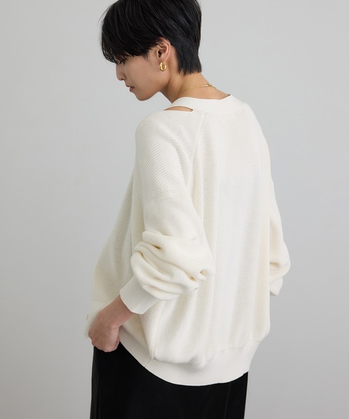 SALON adam et rope'（サロン アダム エ ロペ）の「【WEB・一部店舗限定】コットンシルクネックスリットVネックカーディガン（カーディガン/ボレロ・レディース・ブラウン/オフホワイト/グレー/ブラック・FREE）」の21枚目の写真