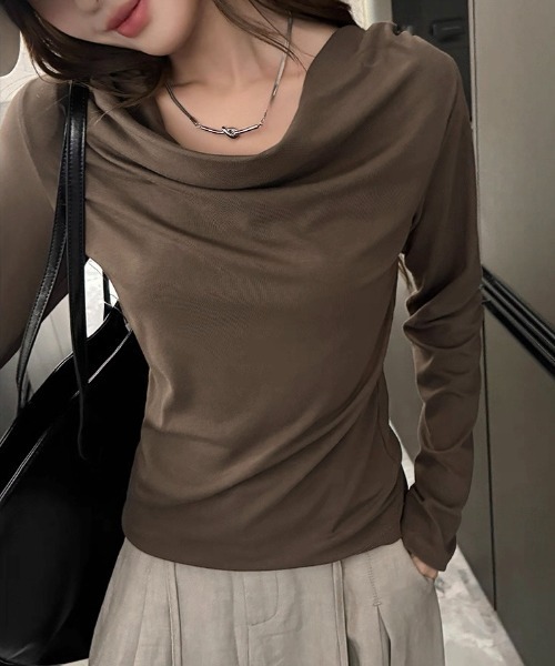 LADY LIKE(レディライク)の「【春夏新作】胸元ドレープ入り長袖カットトップス(Tシャツ/カットソー・レディース・ダークグレー/モカ/ホワイト/グレー/ブラック・M)」の5枚目の写真